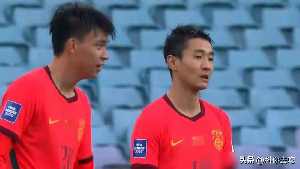 邵佳一首秀2-0赢了世界杯队，但库拉索主帅赛后一句话，把所有人都干沉默了。
他