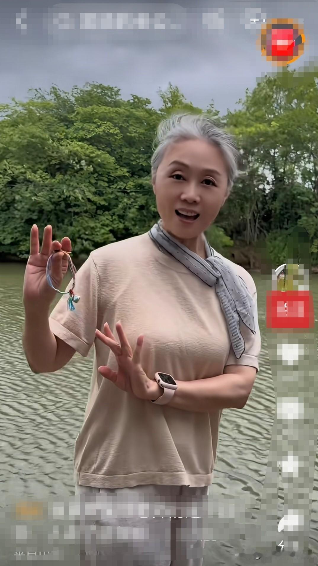 美人就是美人，岁月从不败，美人！无论黑发，还是白发，都漂亮！

刷到一个视频，吴