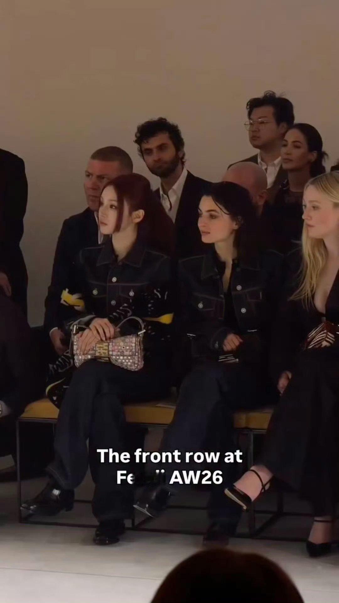 唐嫣宋雨琦同排看秀唐嫣宋雨琦同排看秀，状态都好好 