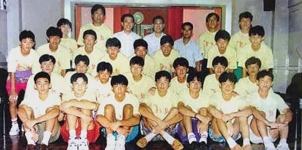 按原定计划，健力宝少年队应该在1992年的10月上路。按照要求，在健力宝少年队组