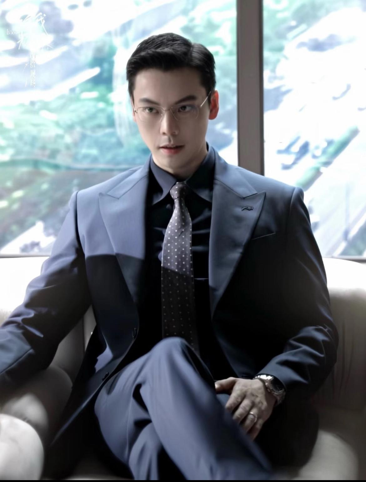 得承认，富豪的脑回路咱真猜不透——看看39岁的陈伟霆就秒懂。
他公开的三段情里，