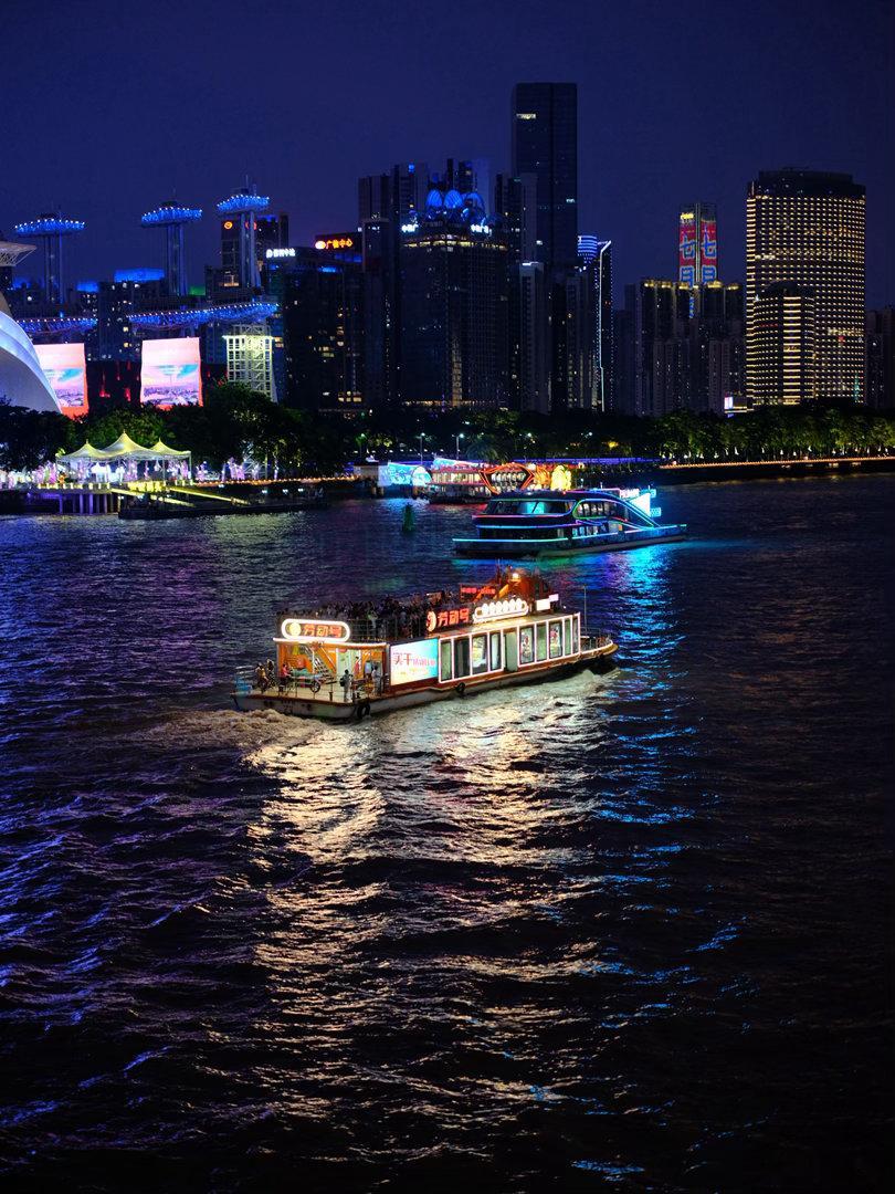 璀璨的广州之夜，又是一个美美的蓝调夜晚晚霞 富士GFX50S GF80 1.7 