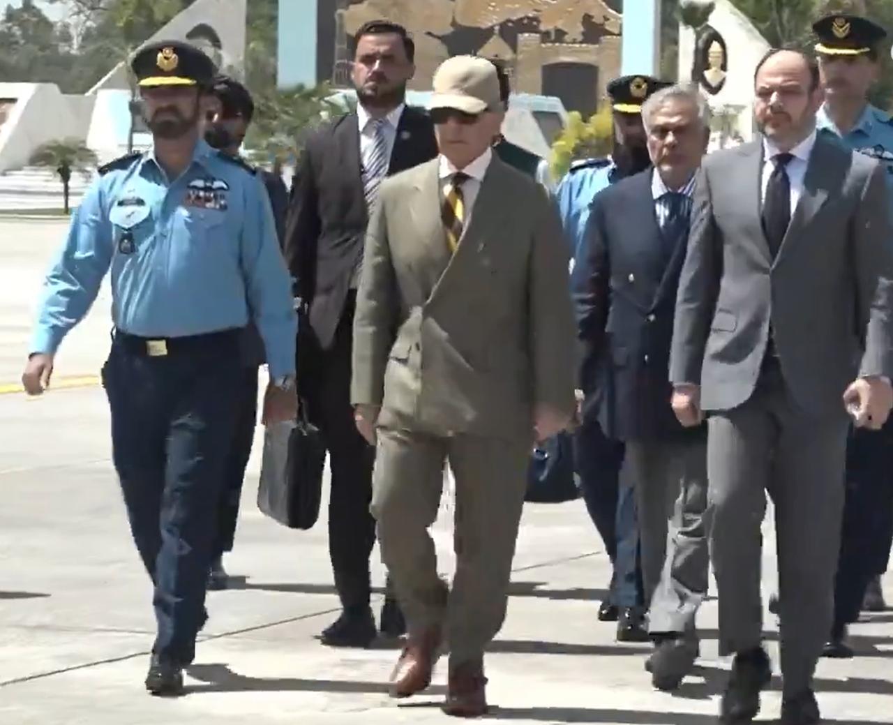 巴基斯坦总理夏巴兹·谢里夫，率团前往沙特进行访问。

这是巴基斯坦空军进驻沙特以