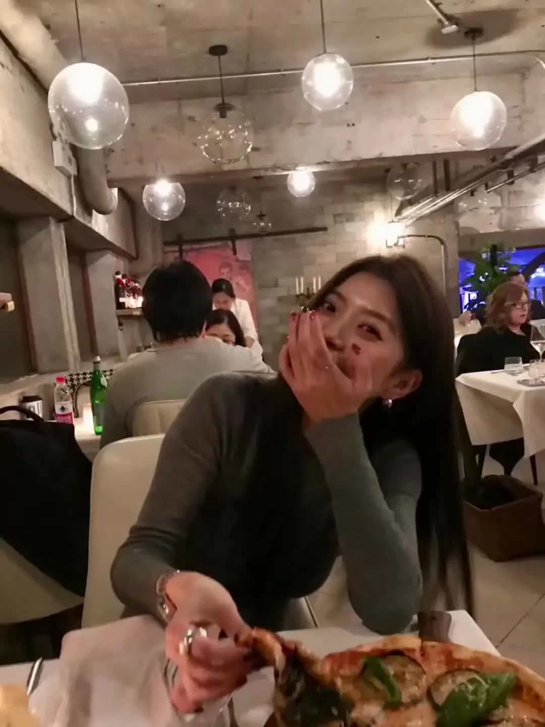我不要待我如初的 我想要的爱是与日俱增 是一生都能对我轻声细语说话的人