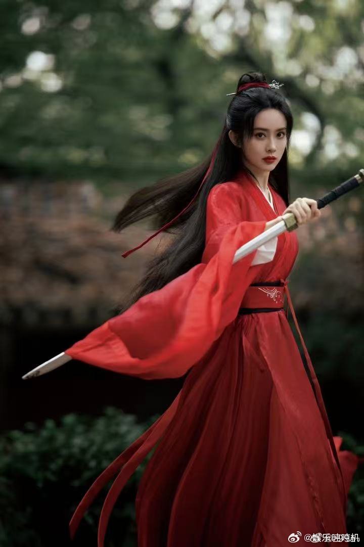 如果黑化的代价是众叛亲离 梅超风的黑化是被逼的，全家惨死只能盗经复仇。可代价太沉