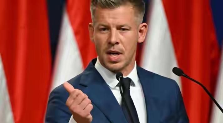 洲构成威胁是显而易见的，并将匈牙利和俄罗斯外长过去的接触描述为不可接受的。
在布