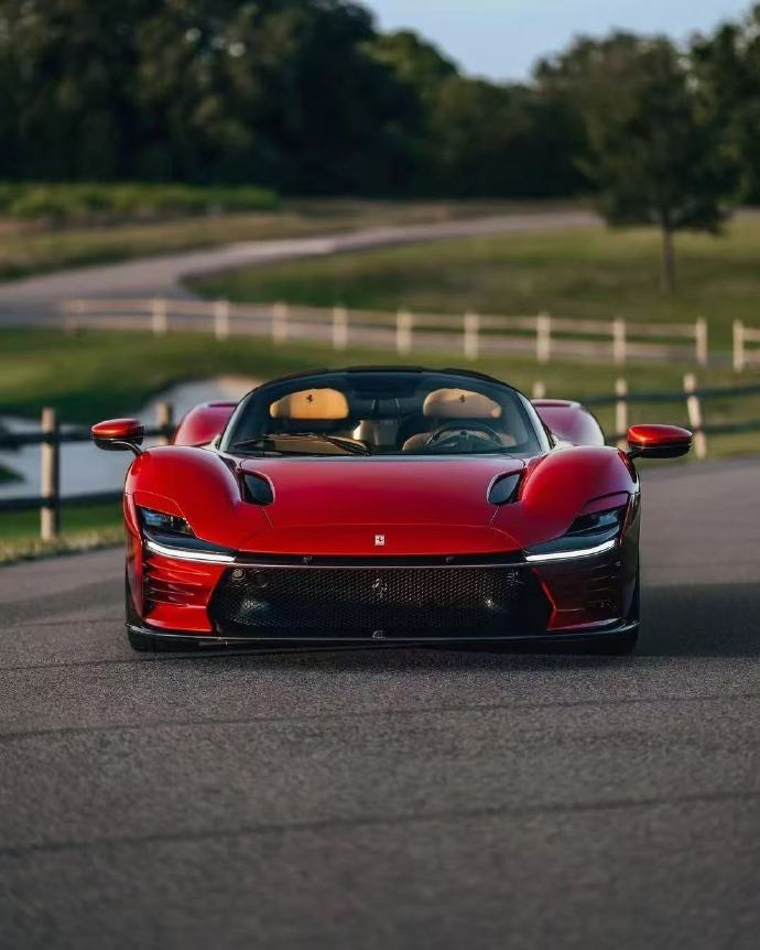 法拉利狂想曲，Daytona SP3燃情登场！当红色V12引擎启动，这才是真正的