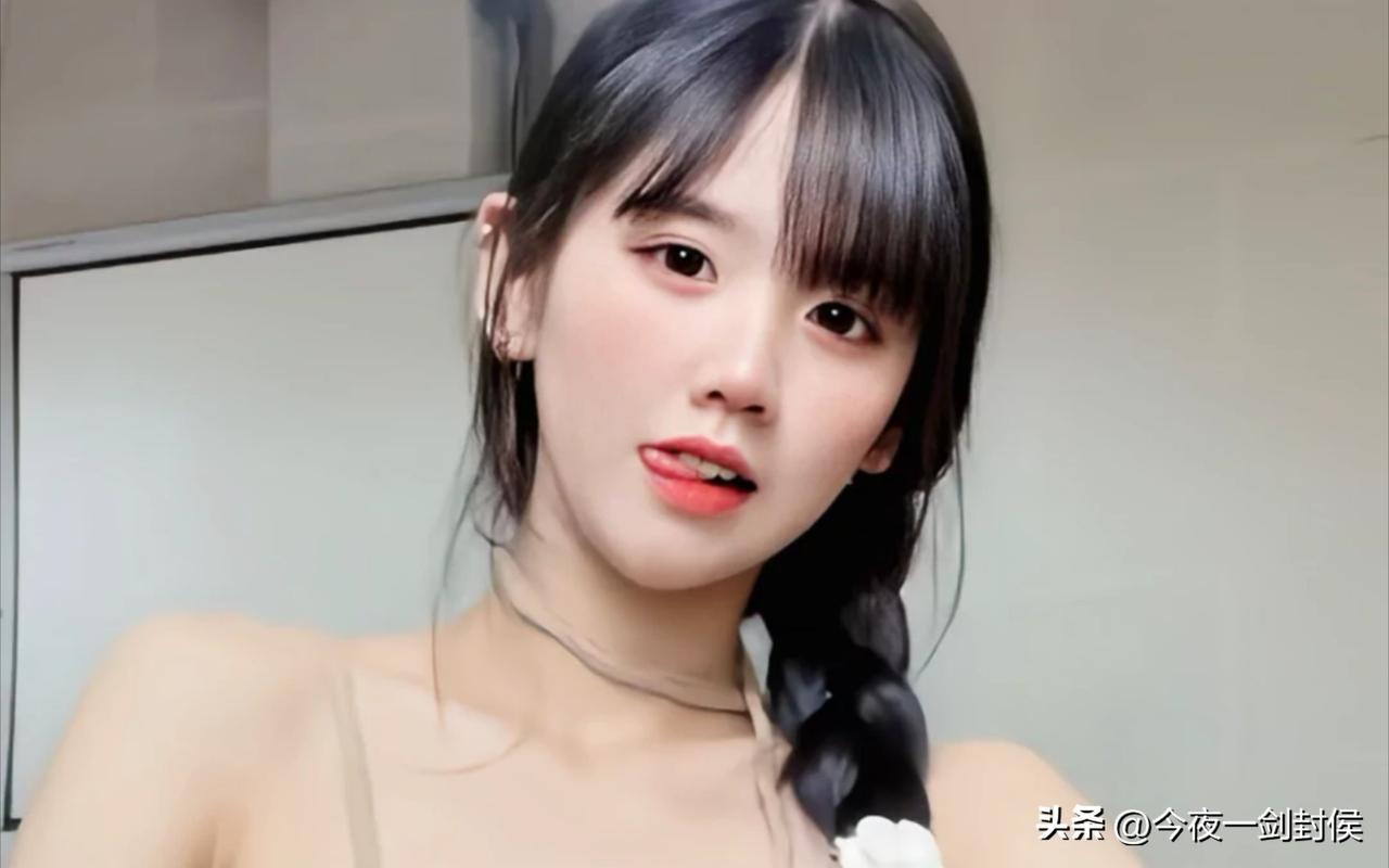 人性从来都经不住考验。
县房管局有一对夫妻，感情一直特别好，两个儿子一个女儿，儿