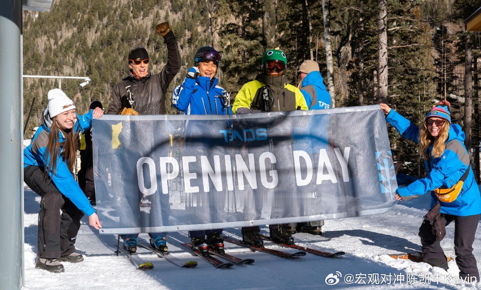 Taos 滑雪场正式开启滑雪季啦！著名对冲基金创始人摩尔拥有的雪场，特别棒