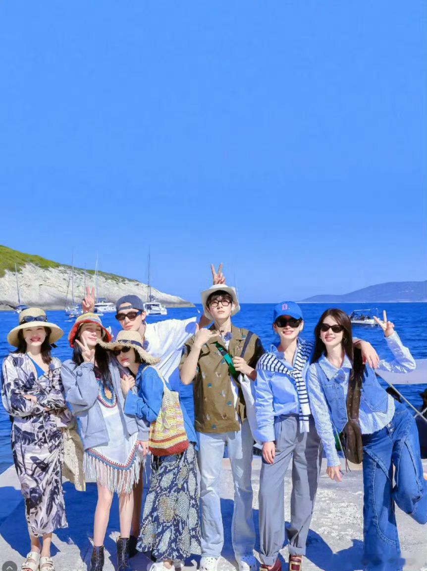 花少要拍团综了芒果新一季综艺及晚会片单2025芒果秋季招商大会芒果招商会太懂人心