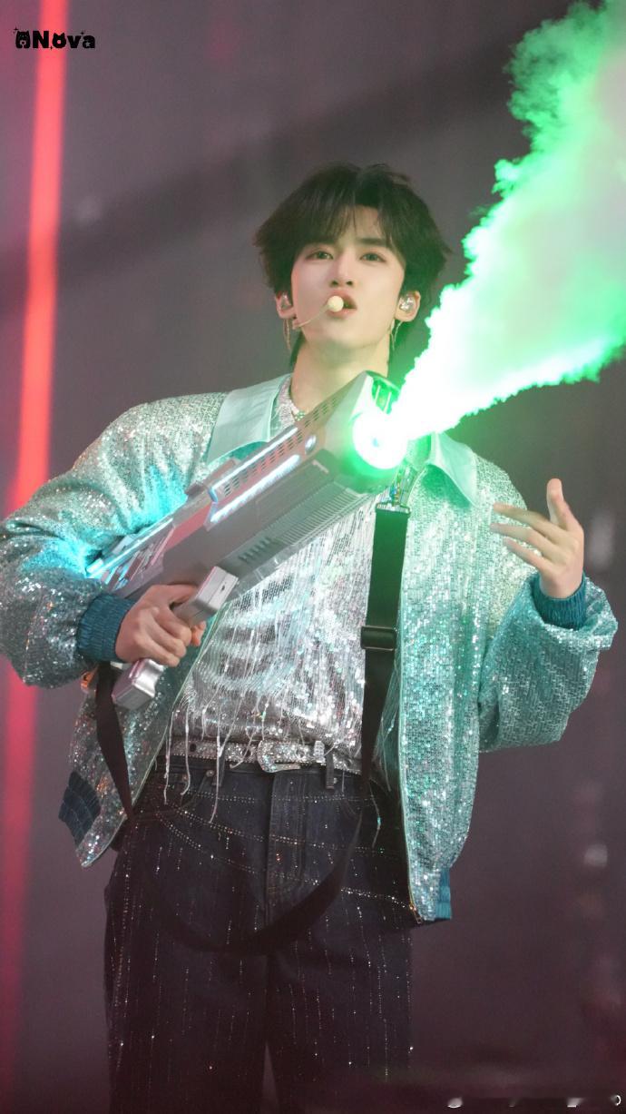 邓佳鑫的红包 佳鑫也太宠粉了吧！跨年还专门发红包，可惜没抢到 抢到的朋友快来说说