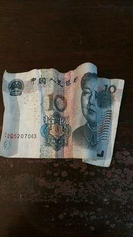 一块钱掉地上，我们成年人基本上都是选择视而不见；十块钱，有可能捡；一百元，想想应
