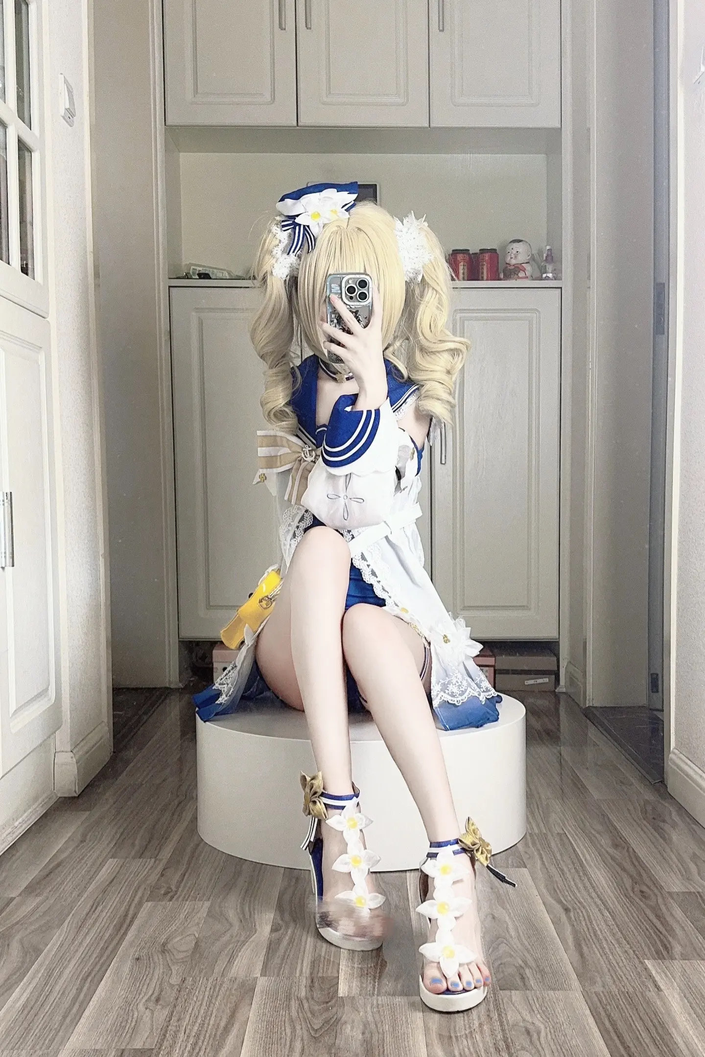 这又是谁的初恋。
是我的初恋 谁不喜欢蒙德小偶像呢 不懂芭芭拉的有难了 不懂甜妹的也有难了 这套泳装真的是心里最喜欢的皮肤之一了