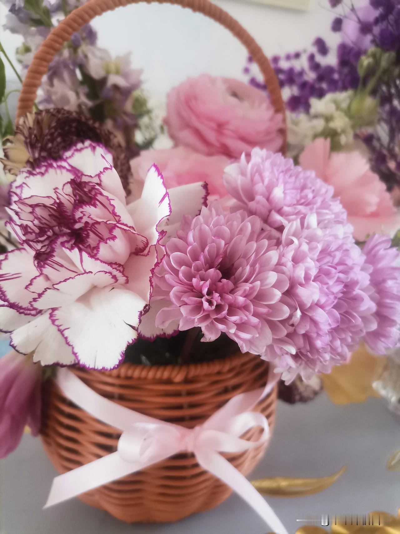 昨晚睡前，几个网页跳出来发布关于张雪峰去世的消息了，我没点开看，因为已过十一点，