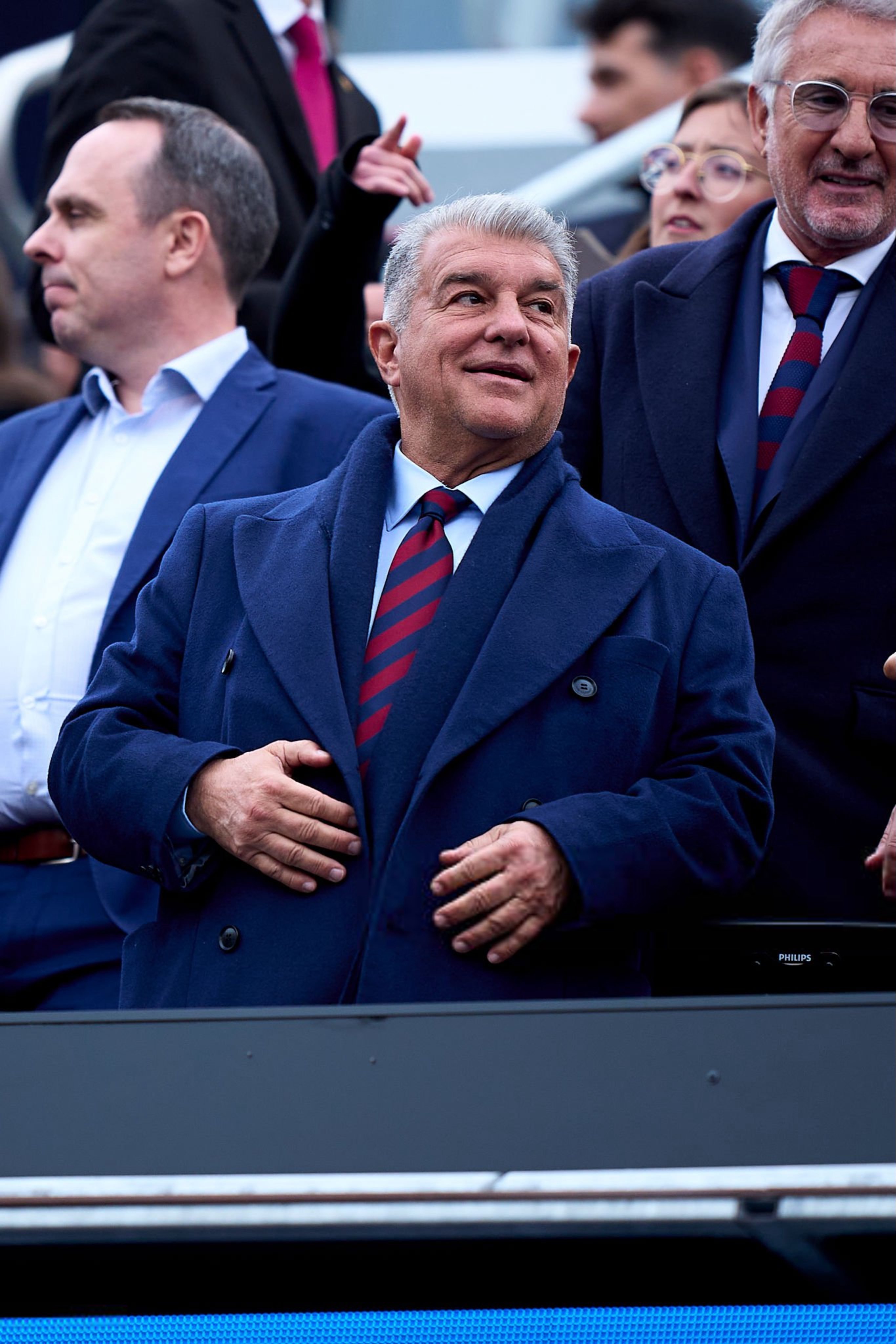 世体：拉波尔塔将随队前往马德里，以支持球员并激励他们实现逆转。欧冠联赛马竞vs巴