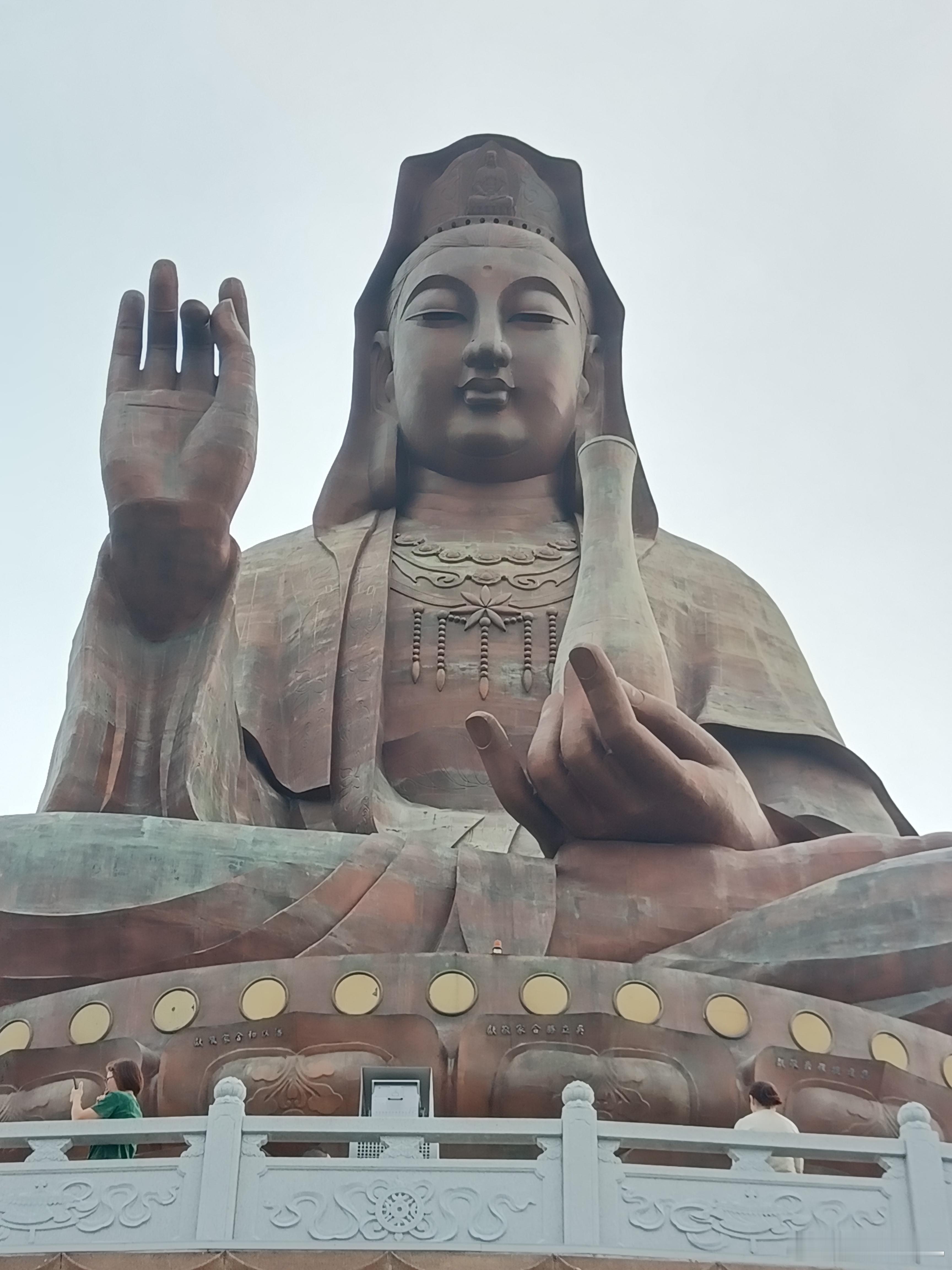 命运有一半在你手里，只有另一半才在上帝的手里。你一生的全部就在于：运用你手里所拥