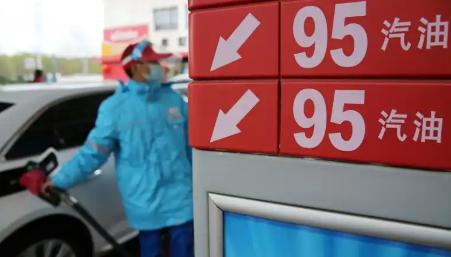 日赚50万美元！VLCC油轮暴赚背后，为何没人敢轻易入局？美伊冲突失控，原油航运