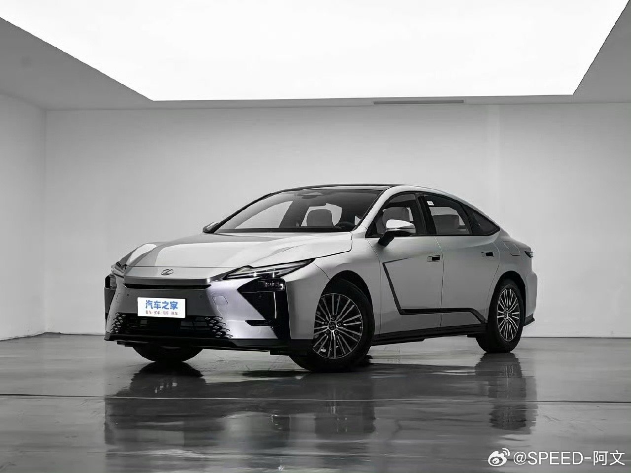 新一代雷克萨斯ES广东人的白月光不复存在了到底经历了什么才会设计成这样。全新雷克
