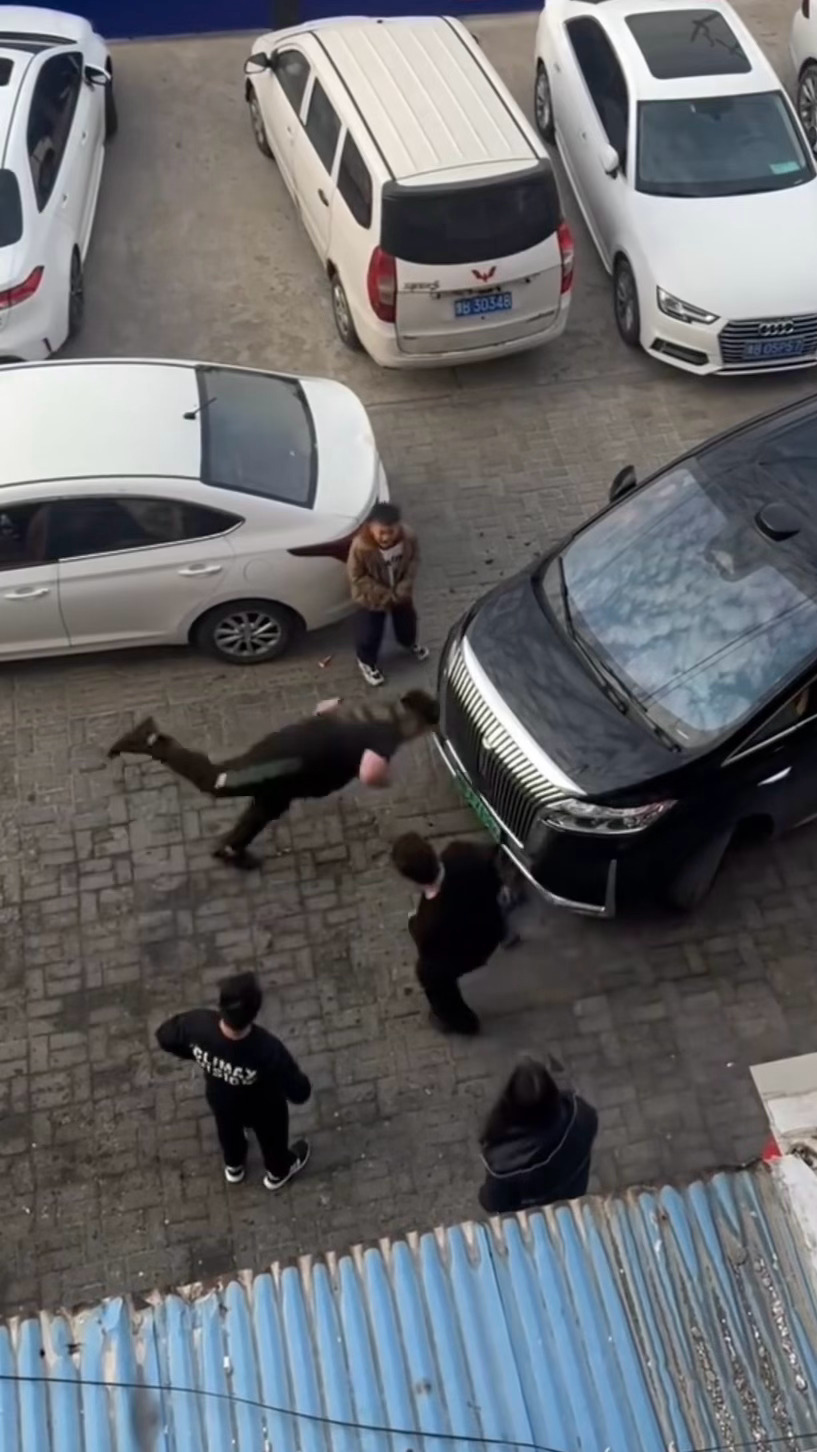 男子的迷惑行为 