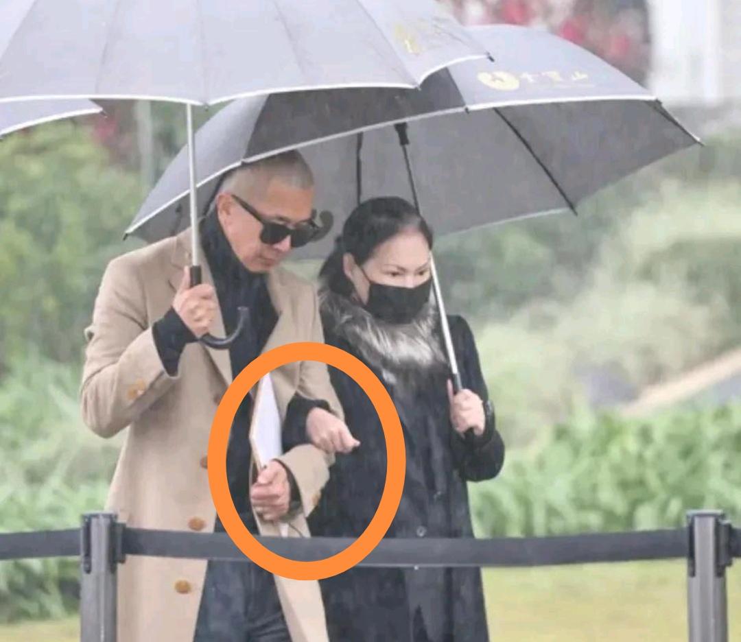 大S最终选定的人生伴侣具俊晔，看来是真的深得徐家人欢心。无意间刷到他和大S妈妈一