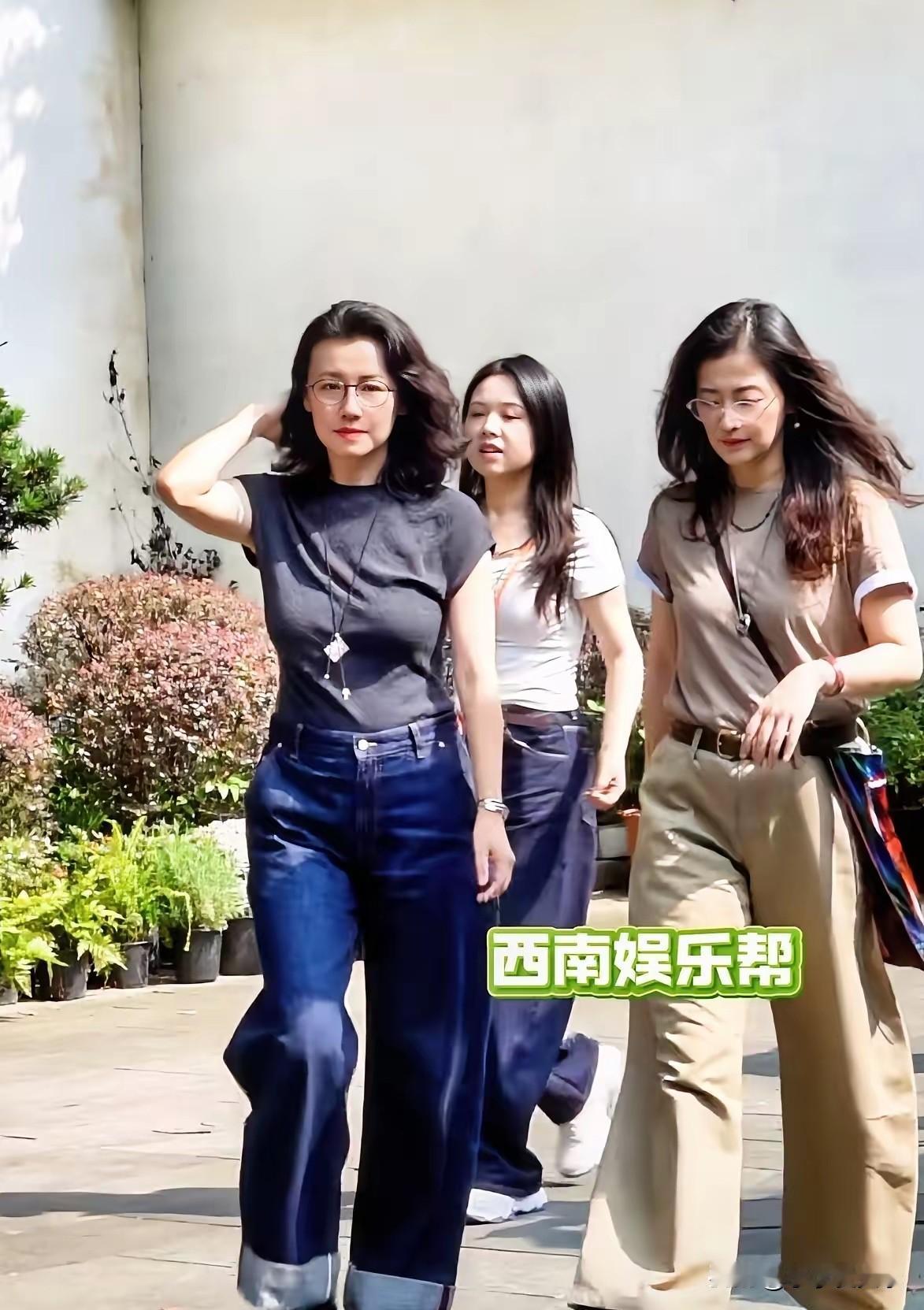 刘琳、梅婷！好多人刷到乌镇这组画面，第一眼居然没认出来！
 
好多网友第一眼愣是