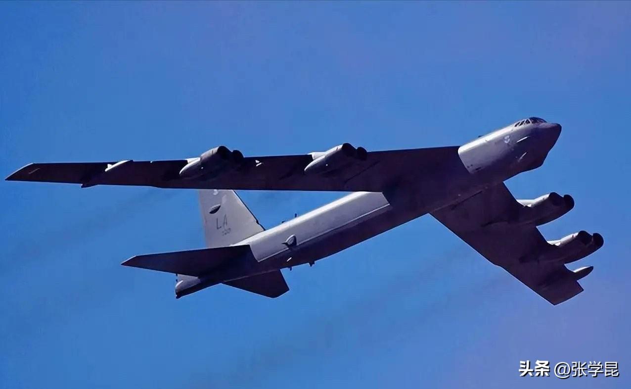 突发消息：美国空军于当地时间周一通报，一架B-52轰炸机在加利福尼亚州爱德华兹空