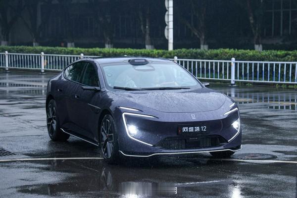 阿维塔12 在我们的第二届中国智驾大赛 里在华系车型里是非常亮眼的，曾经连续两站