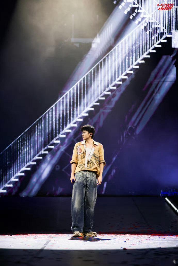 张杰演唱会裸眼3D视觉效果张杰演唱会裸眼3D效果谁懂张杰演唱会的裸眼3D有多绝！