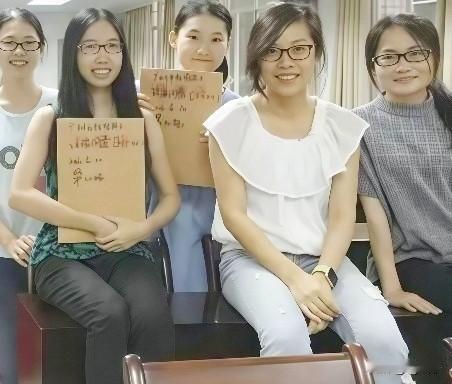 张丹丹带着她的团队采访外卖小哥的场景，真让人摸不着头脑，不清楚她们的宗旨和目的究