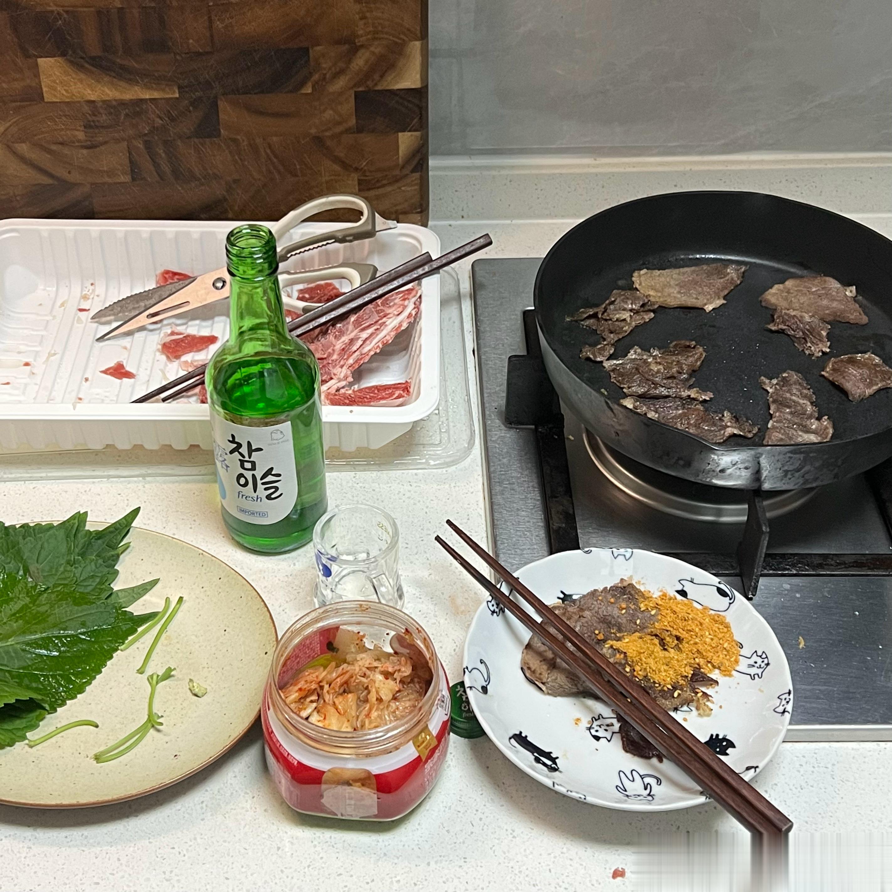 吃烤肉 喝烧酒[揣手] ​​​
