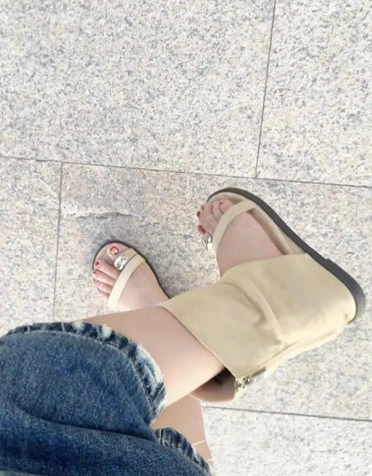 露趾凉靴也太好看了点吧！！！
随意搭配就可，露趾也不闷热内增高凉靴凉靴 露趾凉靴