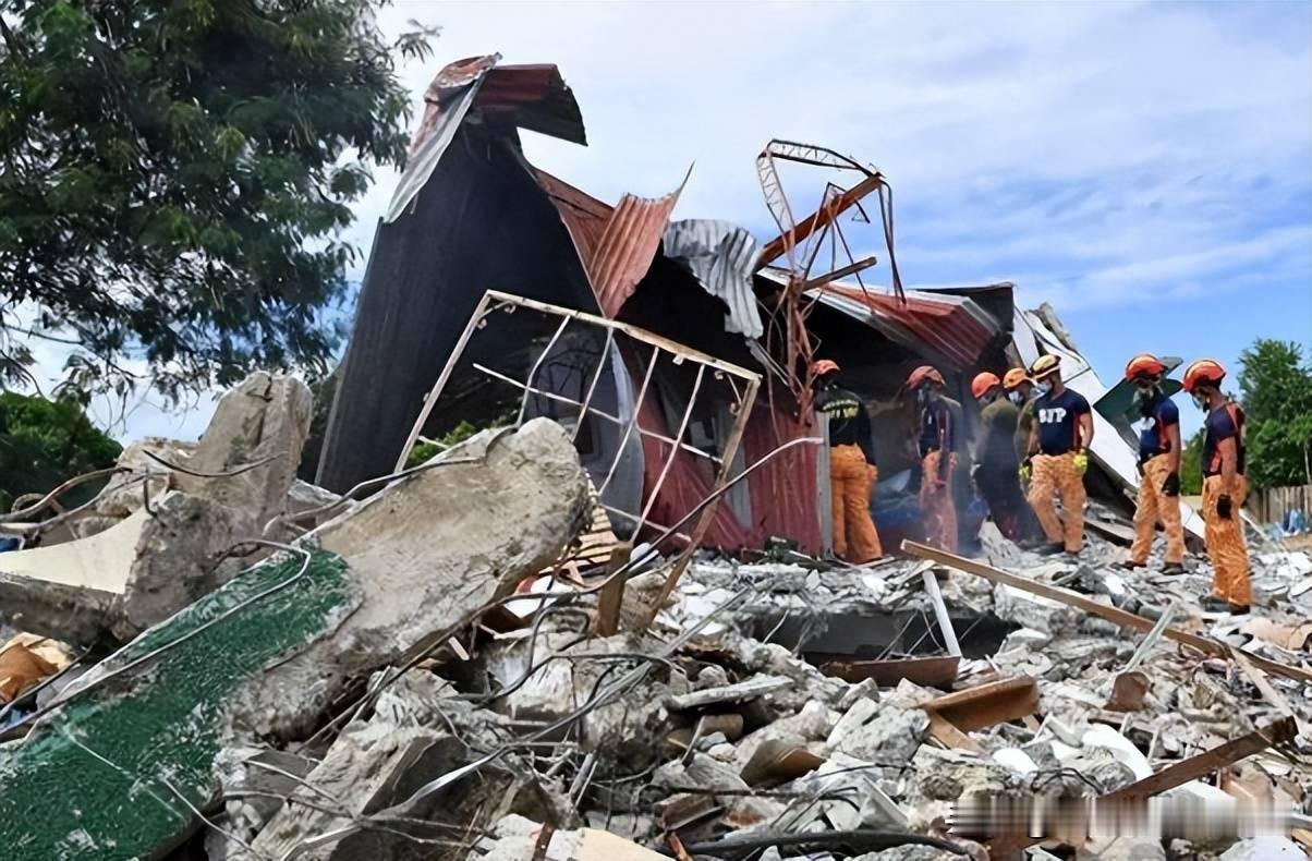 菲律宾7.9级地震最新情况

一、地震基本参数（中国地震台网）
时间：北京时间2