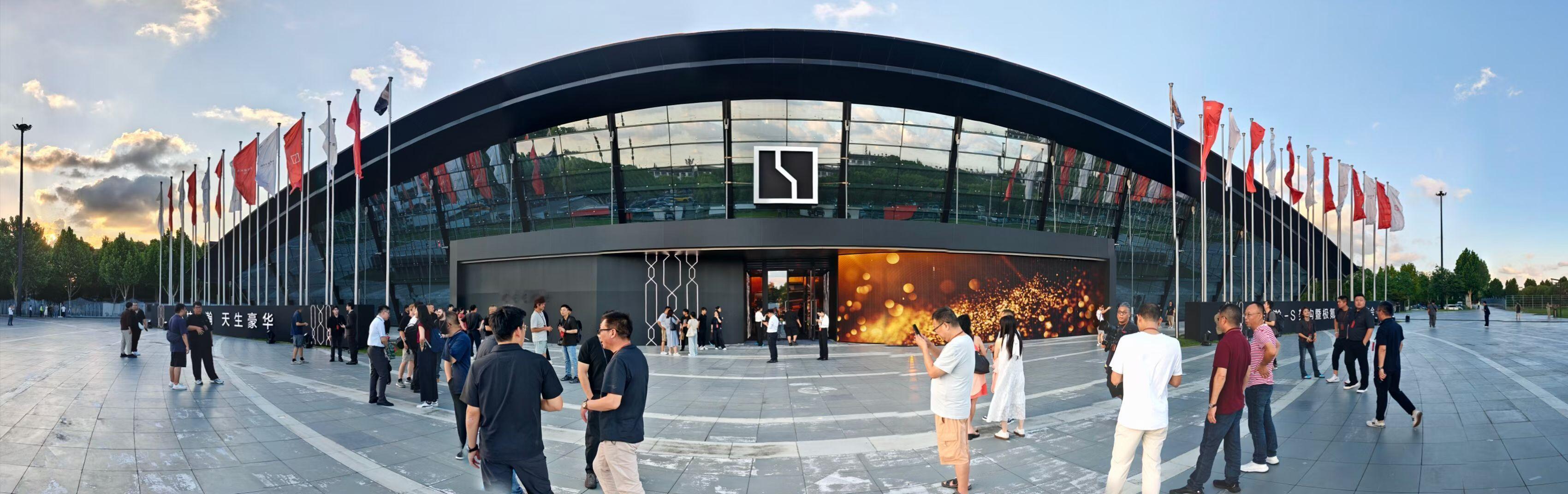 浩瀚-S架构暨极氪9X技术发布会来会场了，杭州湾库里南，极氪9X超级霸气 极氪实