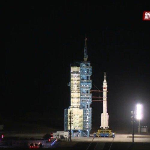 哎呀，你听说了吗？神舟二十一号飞船刚刚发射成功啦！就在刚才，那场面真是震撼人心，