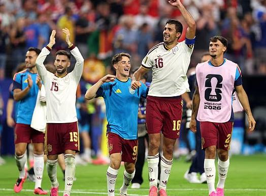 炸翻足坛！西班牙2-0干翻法国闯进世界杯决赛！姆巴佩金球梦碎？德尚遗憾谢幕？亚马