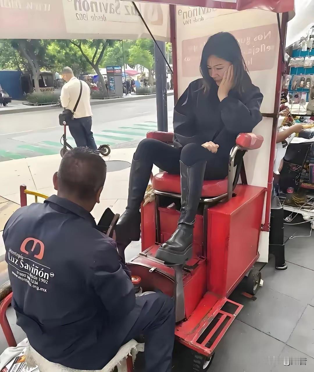 真搞不懂推荐机制这块儿！

最近刷文章，好生奇怪，出现不少的文章就只有十几个字，