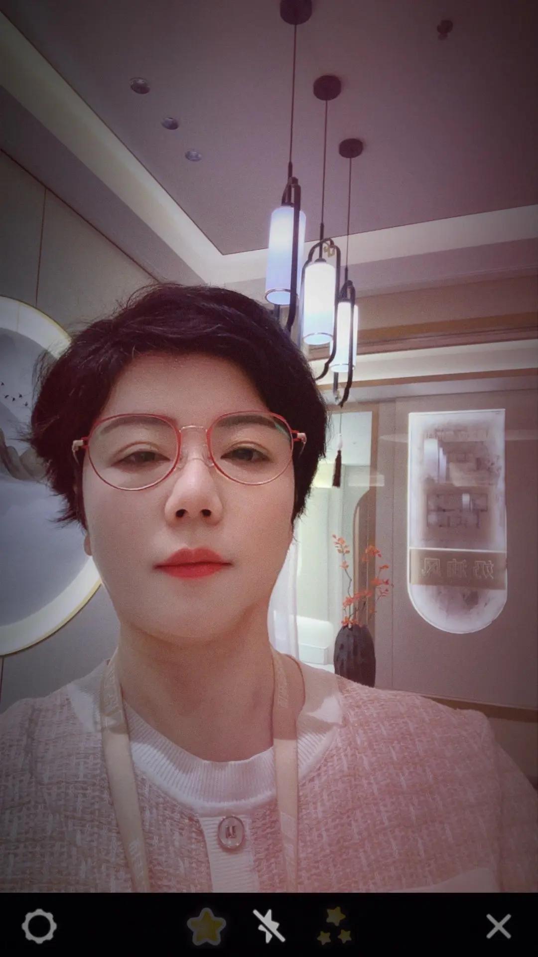 眼镜女士 戴眼镜也可以美美 带眼镜的女子 我的个人形象 戴眼镜的我就那么自信