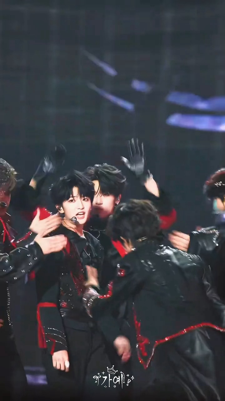 橹穆美杜莎 好绝美的舞台，好棒的表现力！这个舞台值得反复欣赏！