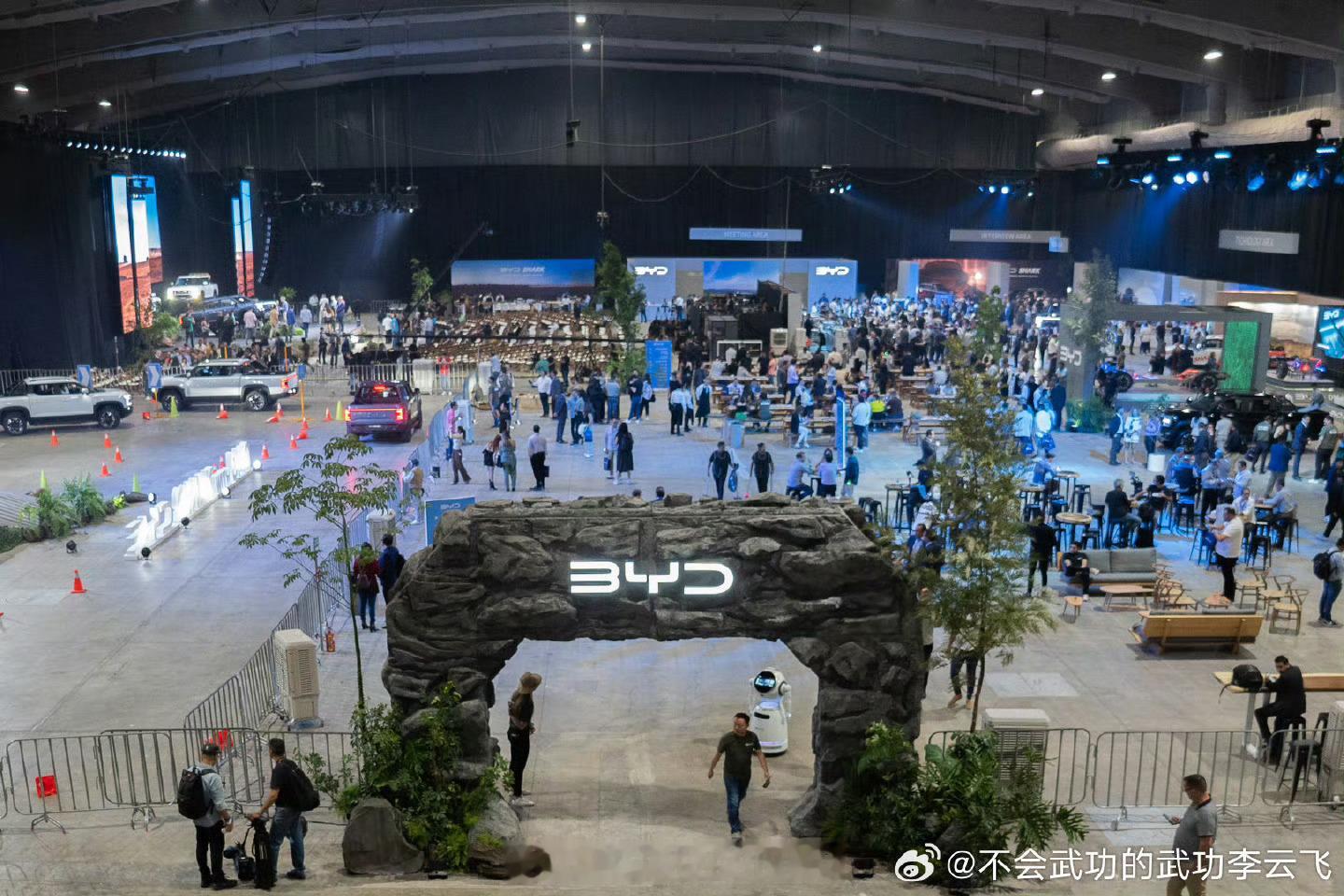 比亚迪鲨鱼皮卡在墨西哥完成全球首发，当地售价为96.98万墨西哥比索（约合人民币