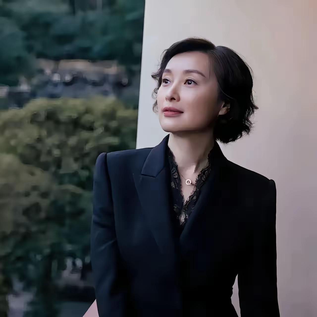 吴越实在不行你就退圈吧！
​主要是大家都看不下去了，
​你说说你都53岁了，
​