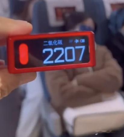 12306回应高铁车厢二氧化碳浓度超标是不是时间长了更难受！ 