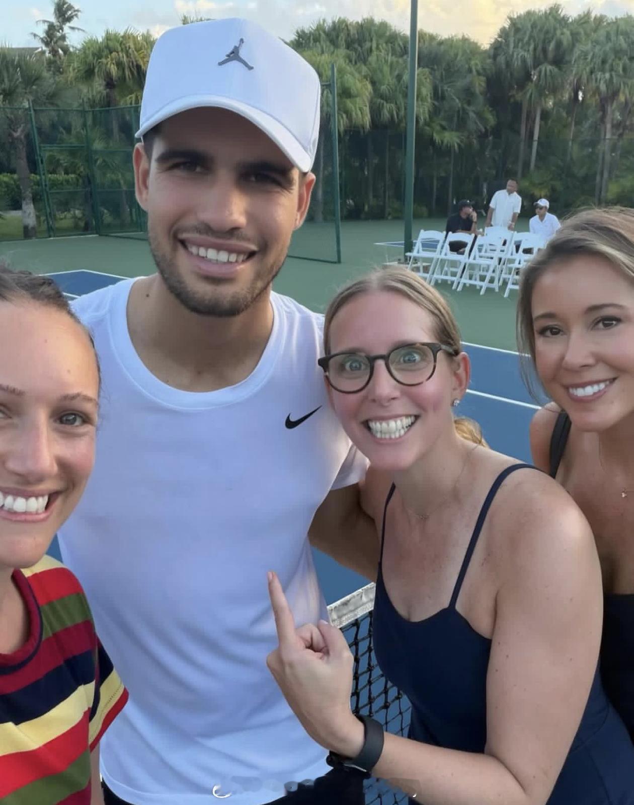 我只能说阿尔卡拉斯的小迷妹太多了网球talking大会网球阿尔卡拉斯ATP