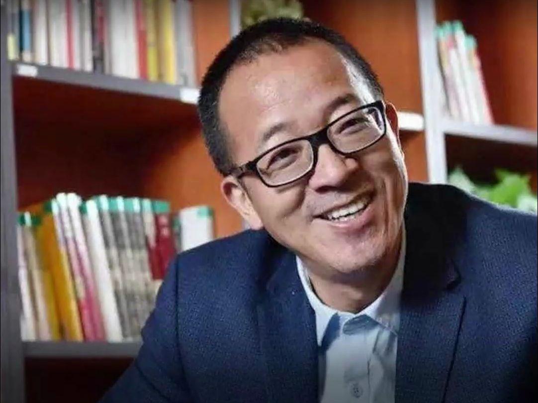 俞敏洪表示，“大家如果觉得我当CEO、董事长不合格，我们可以选新的董事长、CEO