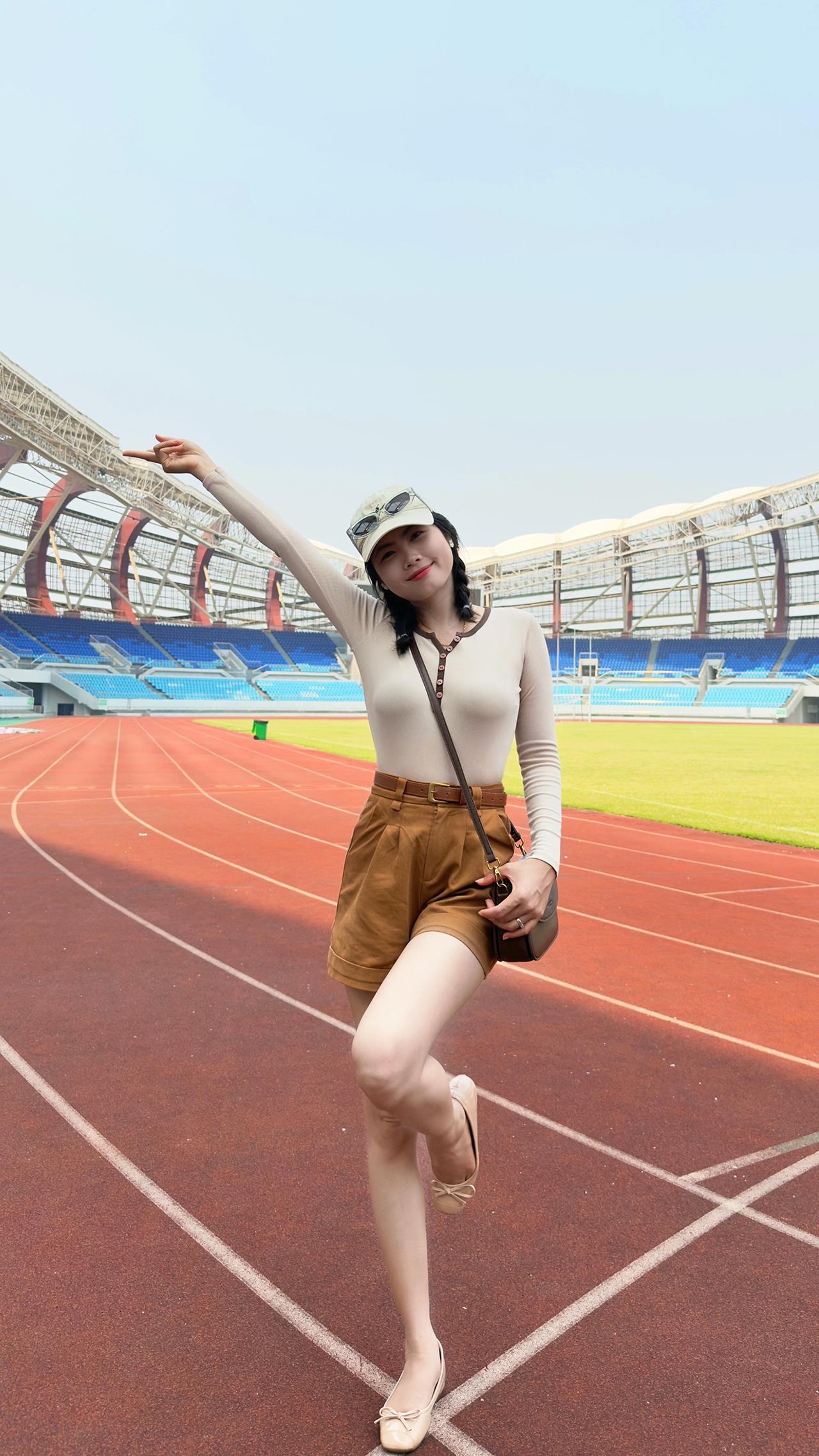 上热门 运动女孩