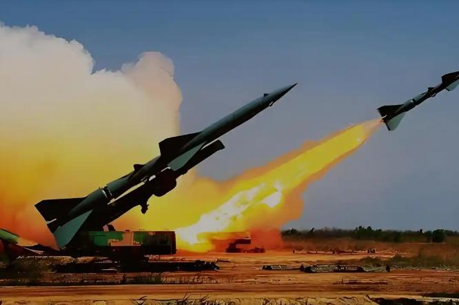 不可思议！导弹刚竖起来，还没等点火，几万公里外的屏幕上，可能一个红点就亮了“目标