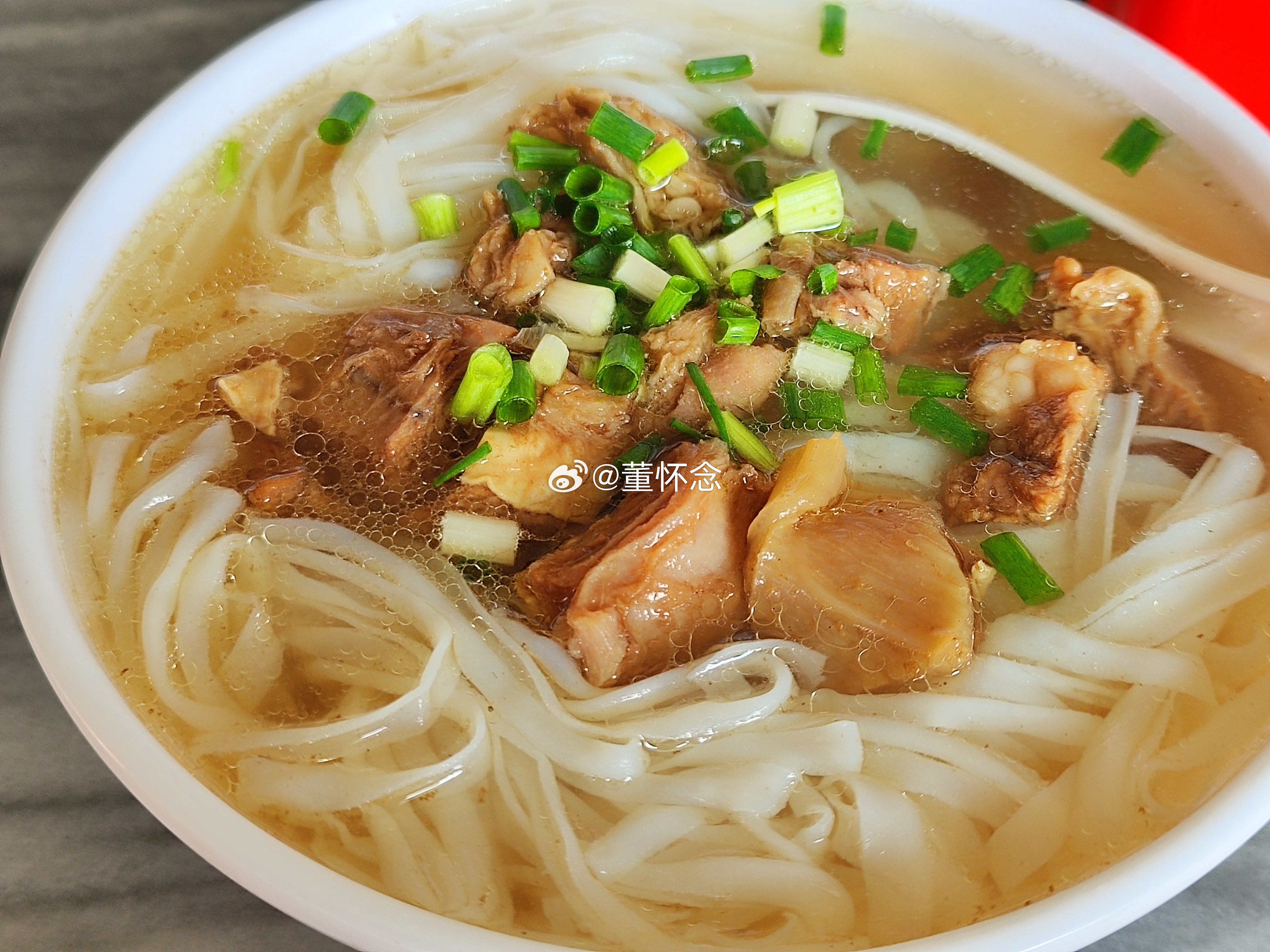 回到阳江了，吃上牛腩粉和猪肠碌啦[哈哈]我女儿皮实的，没说累。有多少人是听我说阳