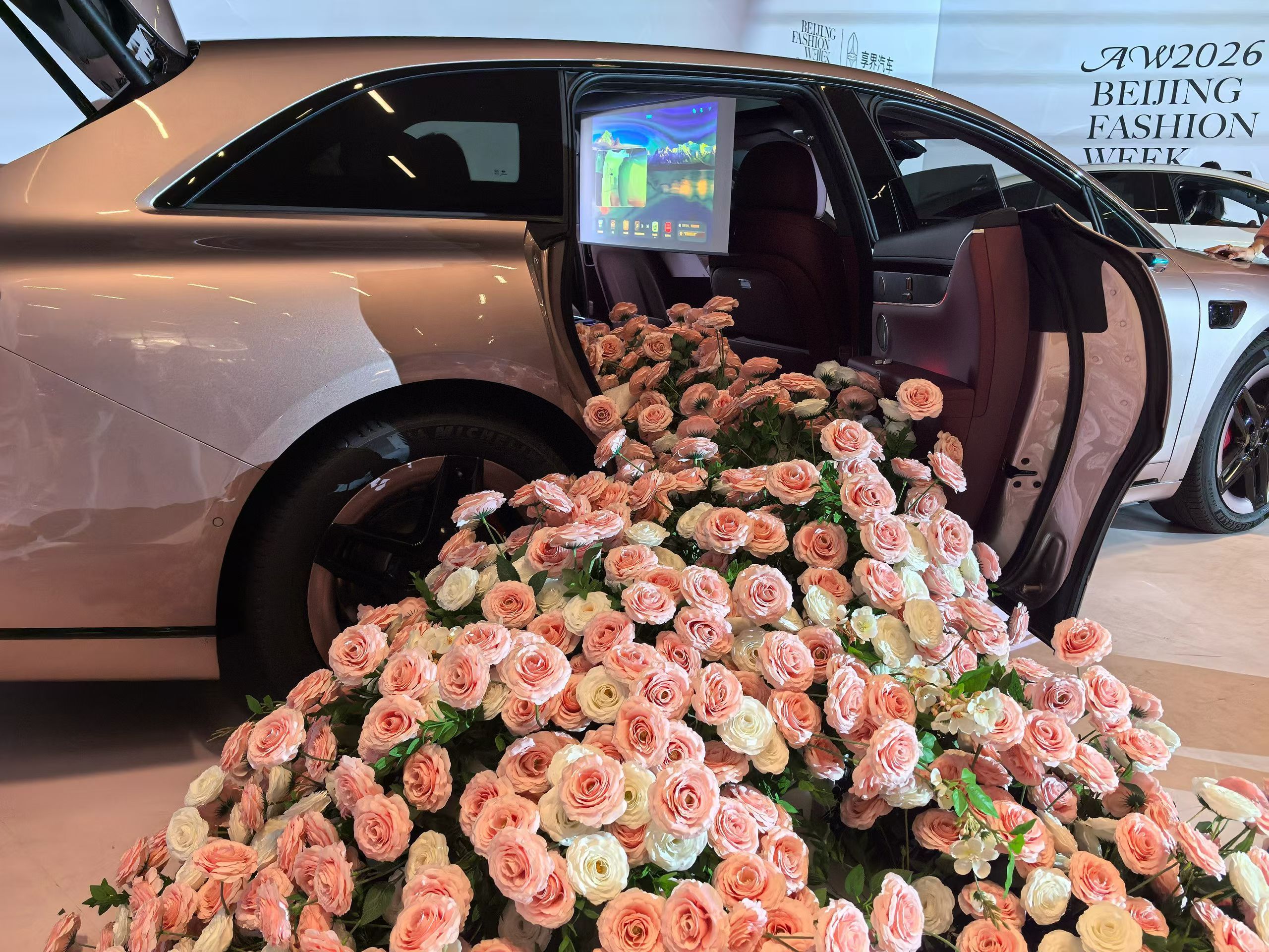 星玫粉，享界S9T百家车坛