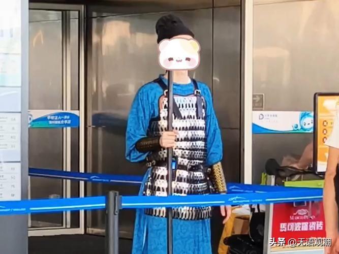 【空港着华服，古韵迎春运】
春运大幕拉开之际，广州白云机场的“汉服服务”意外刷屏