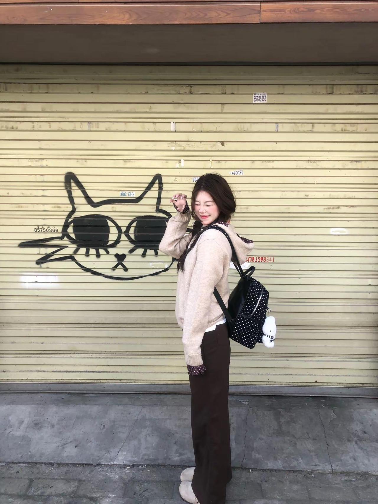 你温柔的长发 在风中划过嘴角韩系穿搭