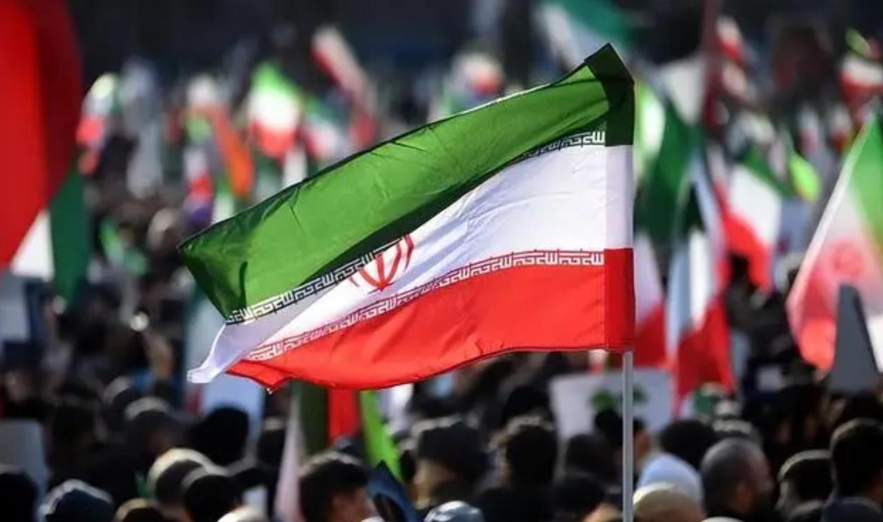 3月25日，伊朗情报部门在首都德黑兰实施安全行动，控制39名与美以相关的雇佣人员